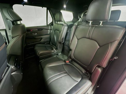 Used 2024 Honda Pilot TrailSport image 24