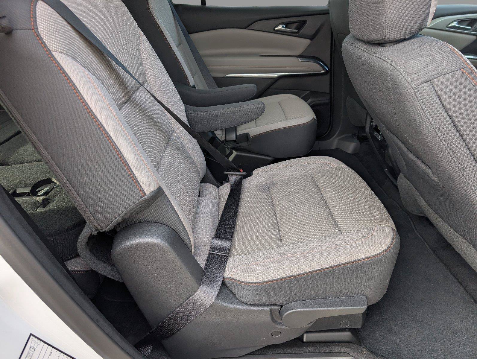 Used 2026 Chevrolet Traverse LT w/ Driver Confidence Package FWD image 38