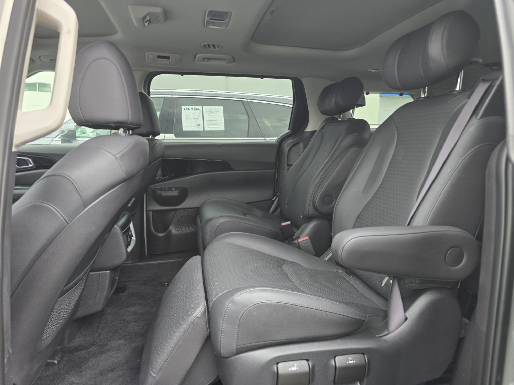 Certified 2025 Kia Carnival SX Prestige FWD image 13