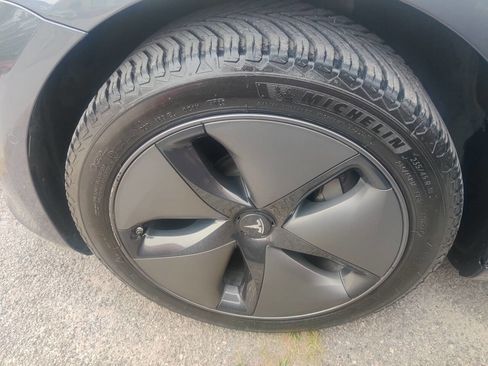 Used 2018 Tesla Model 3 Mid Range image 15