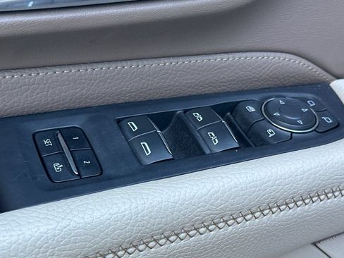 Used 2024 GMC Yukon Denali AWD/4WD image 12