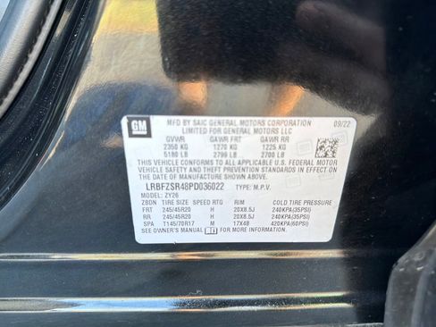 Used 2023 Buick Envision Avenir image 32