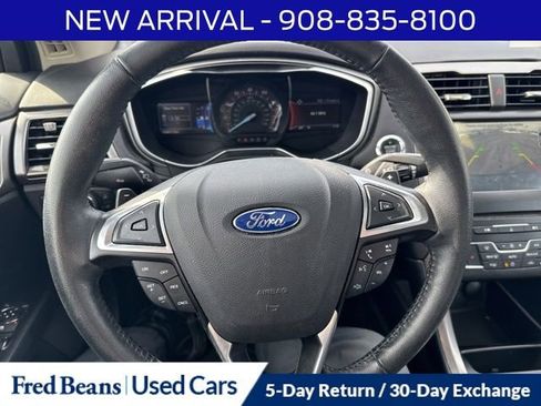 Used 2017 Ford Fusion SE w/ Fusion SE Technology Package image 14