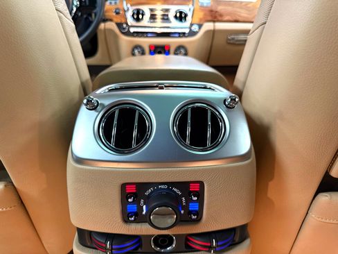 Used 2011 Rolls-Royce Ghost Sedan image 27