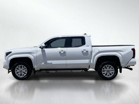 Used 2026 Toyota Tacoma SR5 AWD/4WD image 2