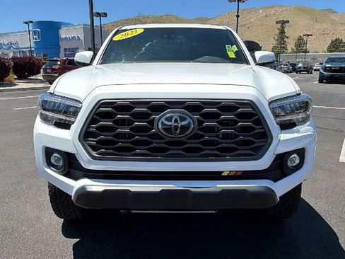 Used 2021 Toyota Tacoma TRD Off-Road w/ Technology Package AWD/4WD image 8