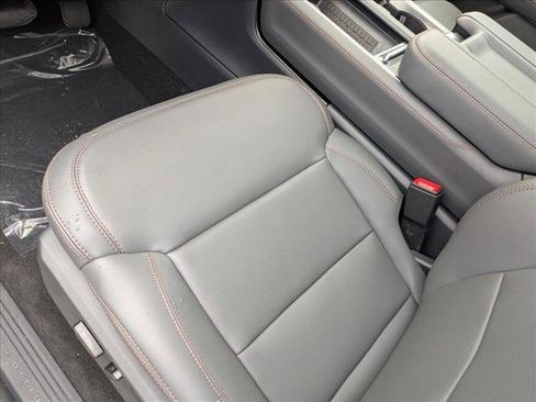 New 2025 Ford Expedition Active image 4