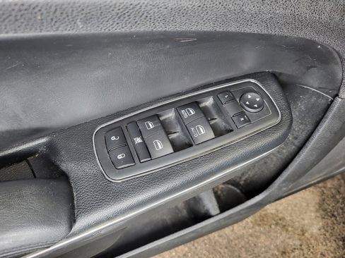 Used 2015 Chrysler 300 Limited w/ Driver Convenience Group image 3