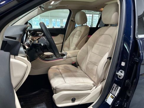 Used 2021 Mercedes-Benz GLC 300 w/ Premium Package image 38