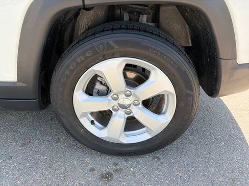Used 2018 Jeep Compass Latitude FWD image 14