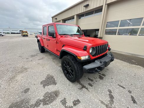 Used 2025 Jeep Gladiator Sport AWD/4WD image 16