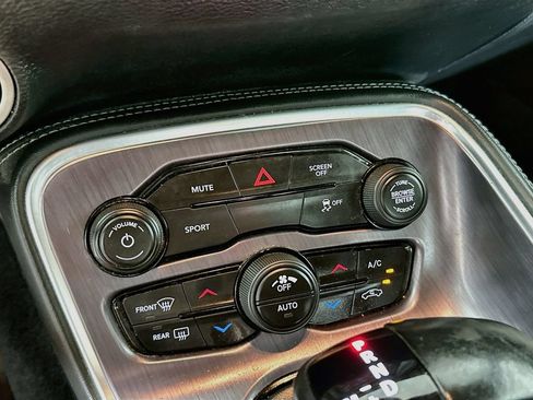 Used 2017 Dodge Challenger SXT RWD image 13