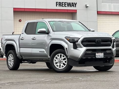 Certified 2024 Toyota Tacoma SR5 image 2