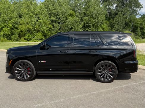 Used 2025 Cadillac Escalade V AWD/4WD image 7