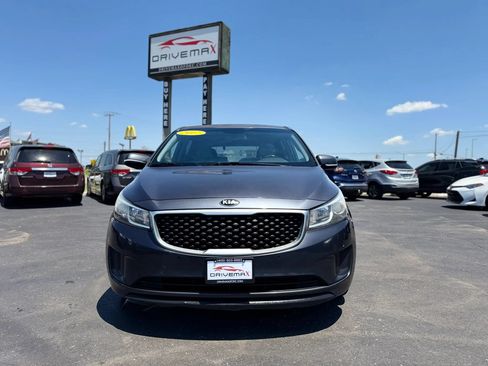 Used 2017 Kia Sedona LX w/ LX Essentials Premium Package FWD image 18