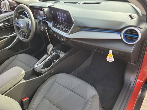 Used 2024 Chevrolet Trax LS image 25