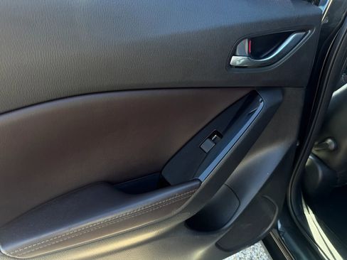 Used 2018 MAZDA MAZDA3 Touring FWD image 14