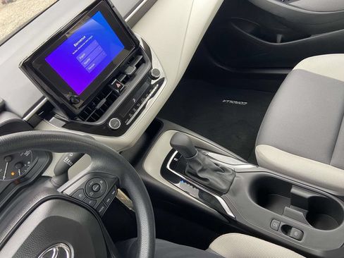 Used 2025 Toyota Corolla LE FWD image 27