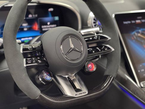 Used 2025 Mercedes-Benz SL 63 AMG S e Performance 4MATIC image 29