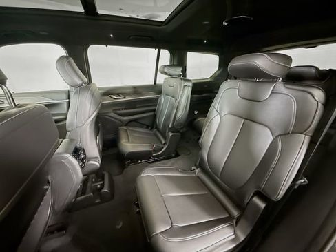 New 2025 Jeep Grand Cherokee L Limited w/ Luxury Tech Group II image 25