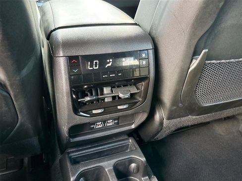 Used 2024 Jeep Grand Cherokee L Laredo image 28