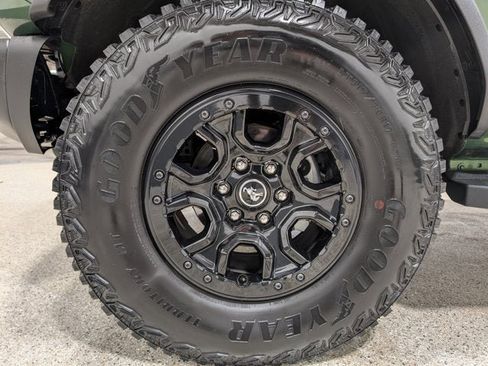 Used 2023 Ford Bronco Wildtrak image 11