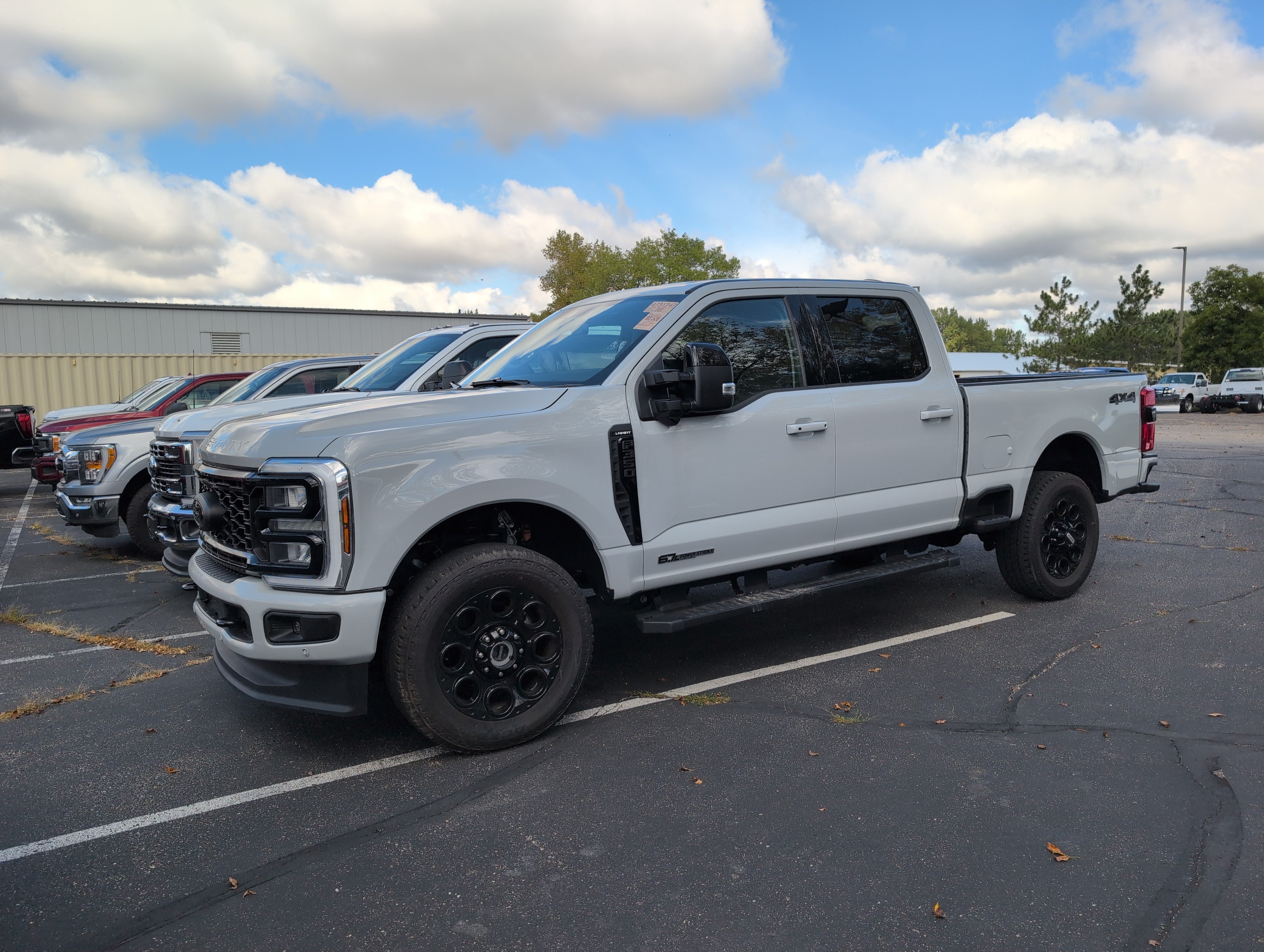 Used 2025 Ford F350 Lariat w/ Lariat Ultimate Package AWD/4WD image 2
