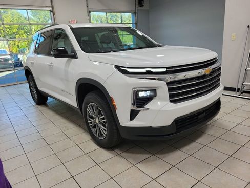 Used 2024 Chevrolet Traverse LT image 53