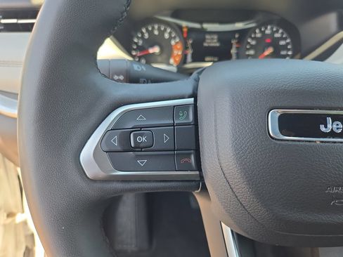 Used 2025 Jeep Compass Limited AWD/4WD image 16
