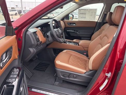 New 2026 Nissan Pathfinder Platinum AWD/4WD image 8