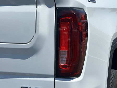 Used 2022 GMC Sierra 1500 SLT w/ X31 Off-Road Package image 49