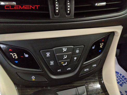 Used 2020 Buick Envision Essence image 20
