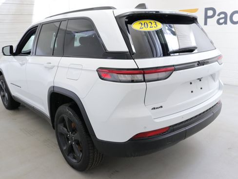 Used 2023 Jeep Grand Cherokee Altitude image 6