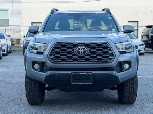 Used 2018 Toyota Tacoma TRD Off-Road AWD/4WD image 2