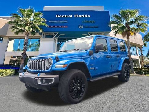 Used 2024 Jeep Wrangler Unlimited Sahara AWD/4WD image 9