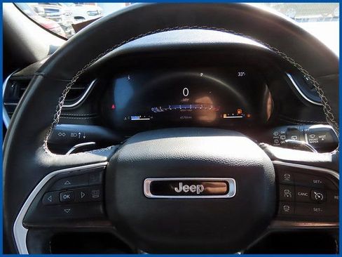 Used 2022 Jeep Grand Cherokee L Laredo image 15