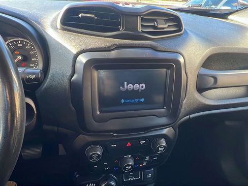 Used 2018 Jeep Renegade Latitude image 17