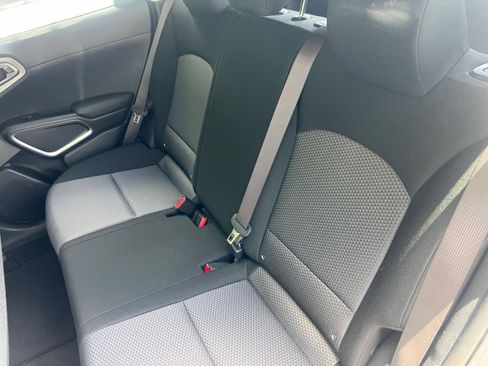 Used 2025 Kia Soul LX w/ LX Technology Package FWD image 33