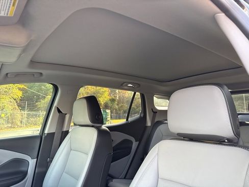 Used 2022 GMC Terrain SLT w/ Infotainment Package II image 10