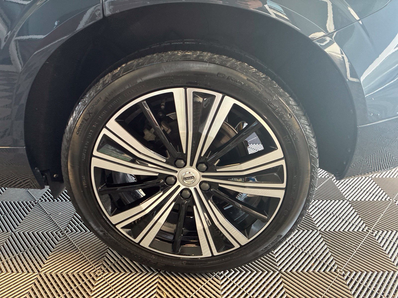 Used 2022 Volvo XC60 B6 Inscription w/ Advanced Package AWD/4WD image 7