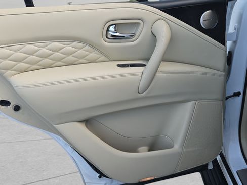 Used 2023 INFINITI QX80 Sensory w/ Cargo Package AWD/4WD image 18