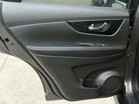 Used 2017 Nissan Rogue SL w/ SL Premium Package AWD/4WD image 14