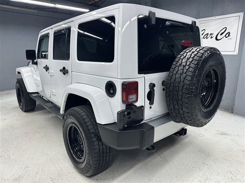 Used 2015 Jeep Wrangler Unlimited Sahara w/ Connectivity Group image 4
