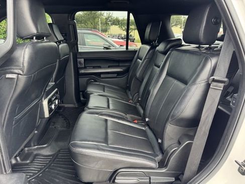 Used 2019 Ford Expedition XLT w/ Equipment Group 202A RWD image 28