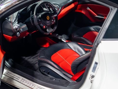 Used 2016 Ferrari 488 GTB RWD image 5