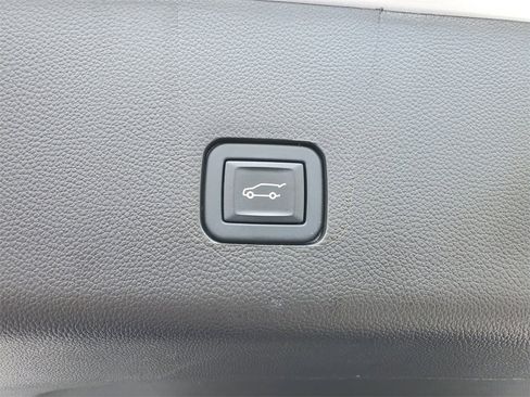 Used 2022 Chevrolet Traverse LT w/ LPO, Roadside Safety Package image 29