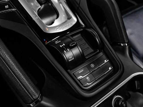 Used 2016 Porsche Cayenne AWD/4WD image 18