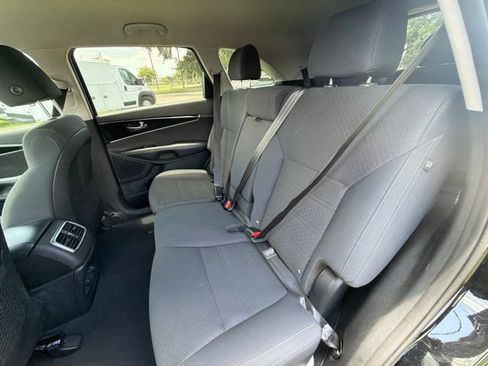 Used 2019 Kia Sorento FWD V6 image 15