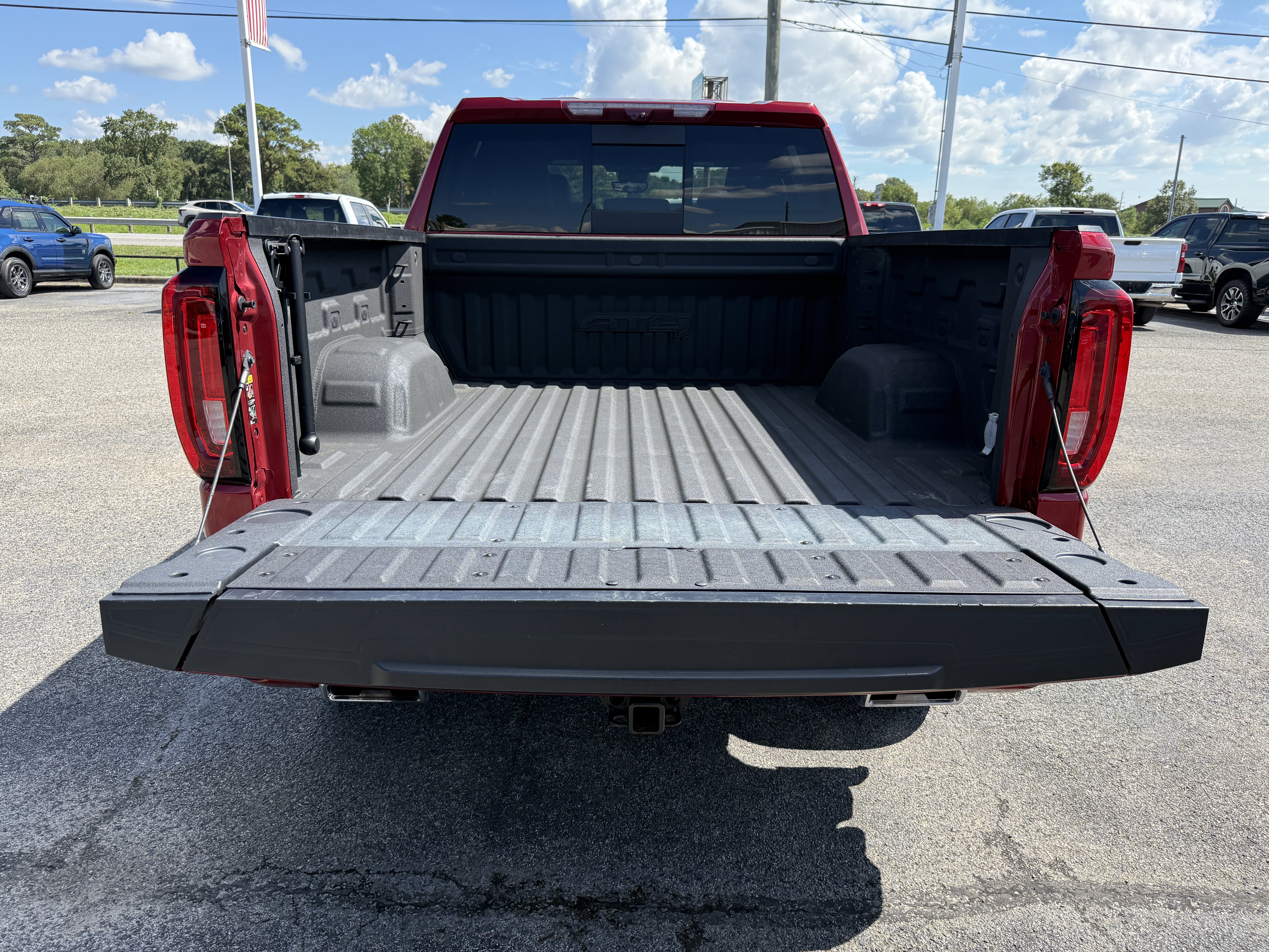 Used 2024 GMC Sierra 1500 AT4 w/ Technology Package AWD/4WD image 5