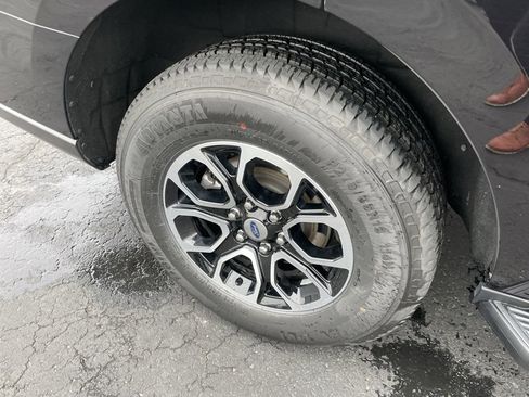 Used 2024 Ford Expedition XLT image 3